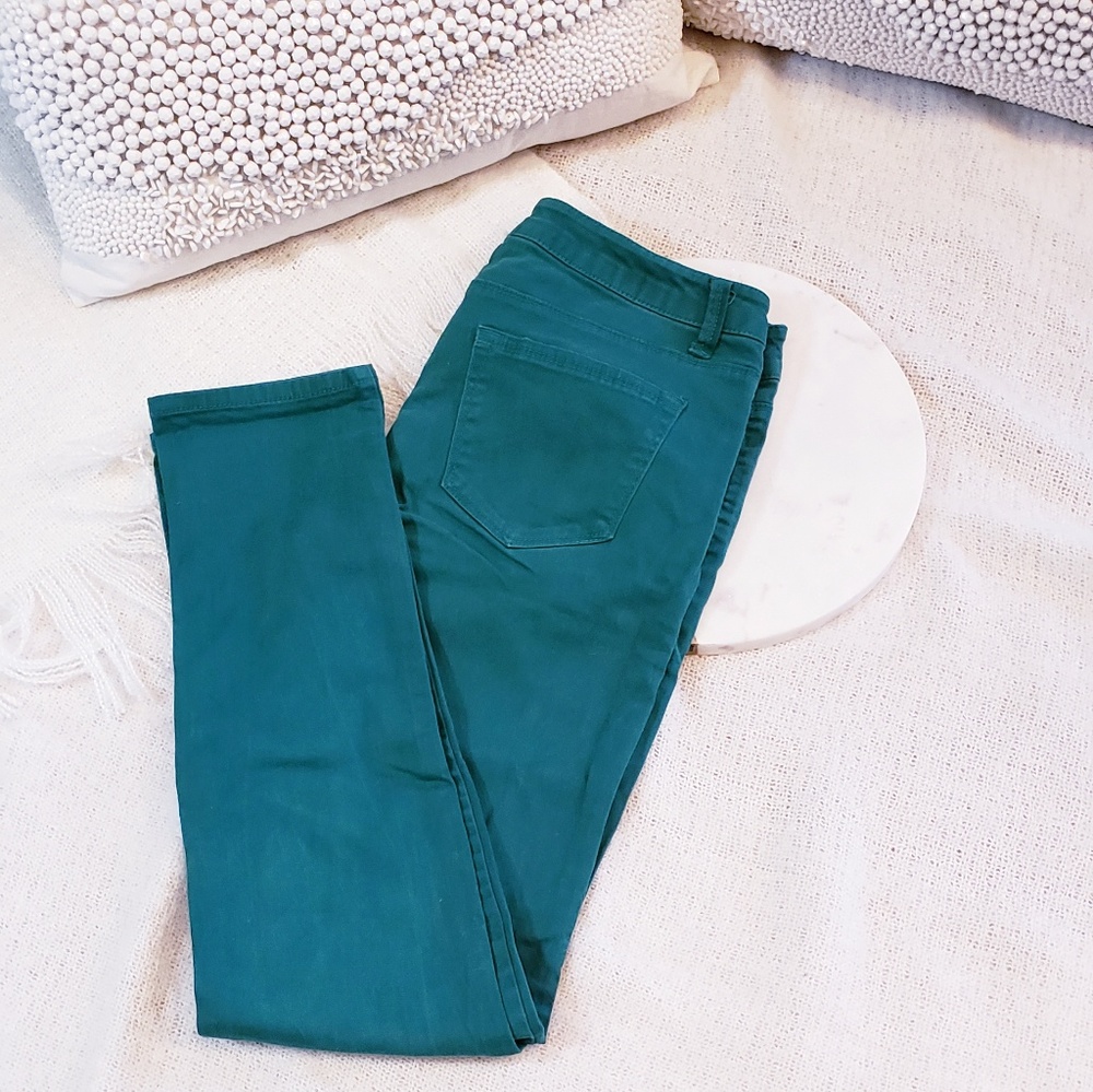 Green No Boundaries Stretchy Jeans - Size 9